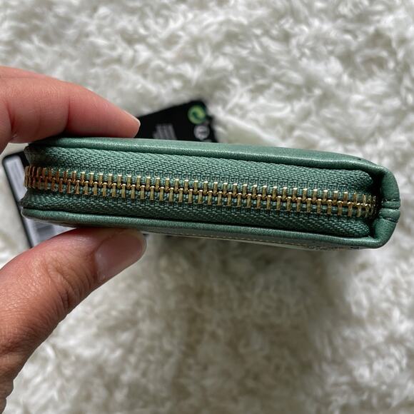 Loungefly Disney Peter Pan Green Zip Around Folding Wallet NEW - Picture 6 of 9